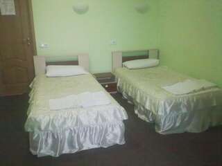 Отель Гостиница Арола Глубокое Стандартный двухместный номер с 2 отдельными кроватями-3